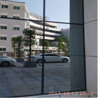 Bezrāmju stikla aizkaru sienas sistēma