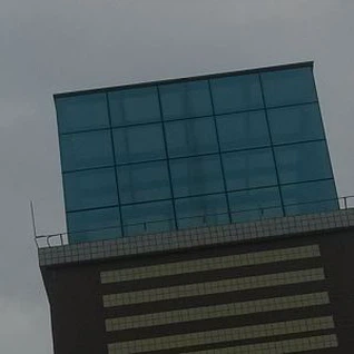 Stikla aizkaru siena