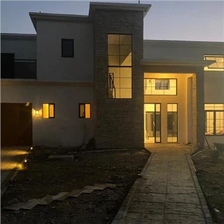 Melnas alumīnija durvis un logi