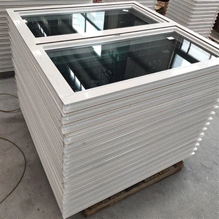 Balts alumīnijs un logi